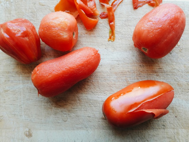 Peeled tomatoes
