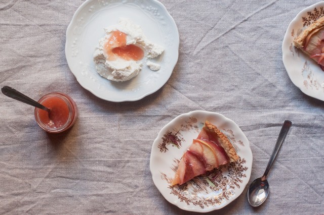 white peach jam with ricotta and crostata slices
